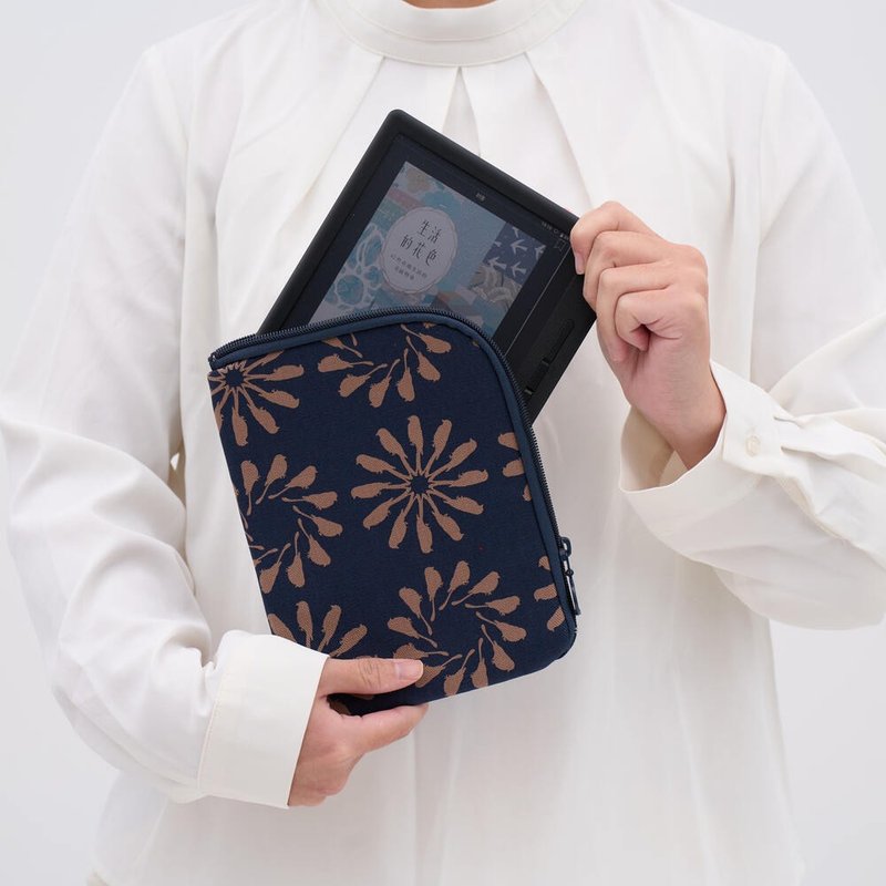 6寸电子书收纳包(阅读器保护套)/乌秋圈圈/海军蓝色 - 其他 - 棉．麻 蓝色