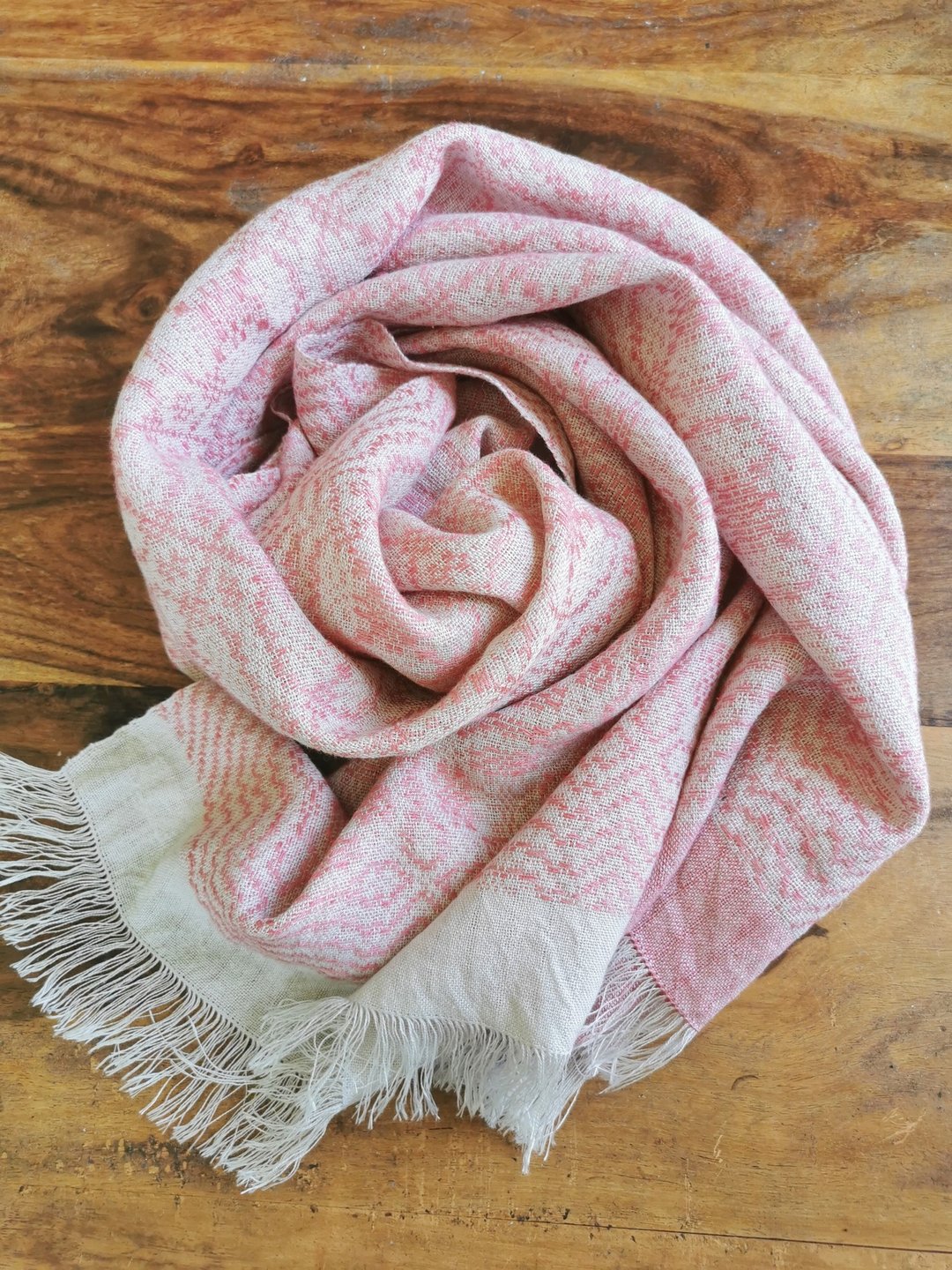 Handwoven by Carina | 手织蚕丝亚麻精致披肩 - 围巾/披肩 - 丝．绢 粉红色