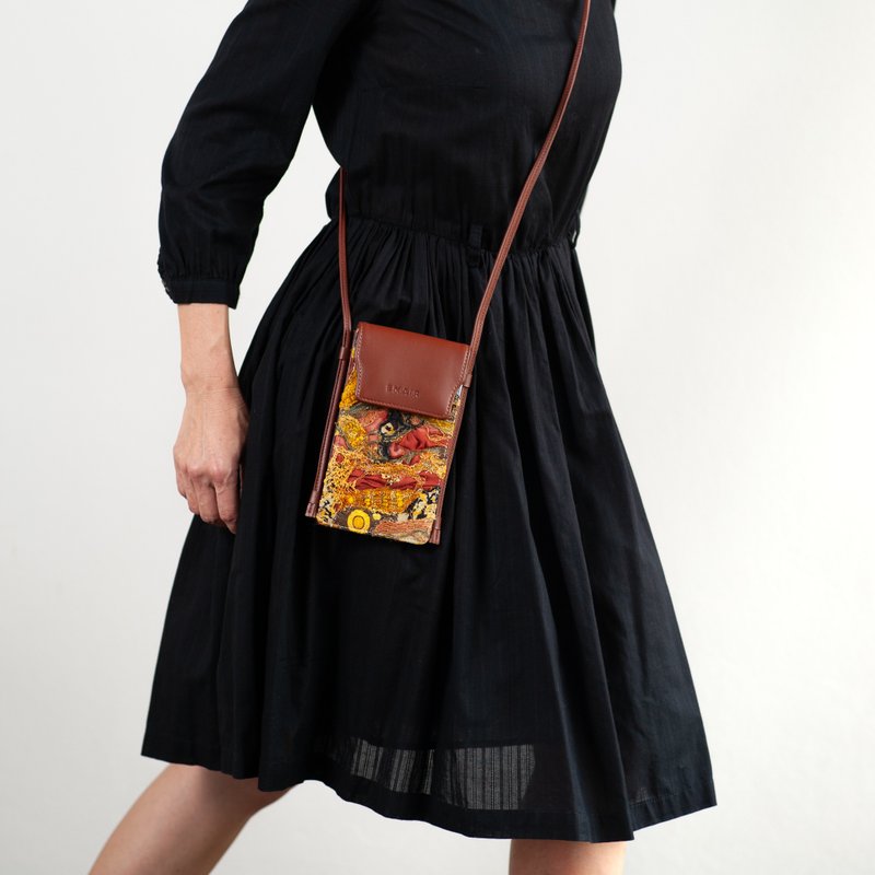 Emair Wildflower No. 3 - 真皮手机包，刺绣，世界上唯一一个。 - 其他 - 真皮 咖啡色