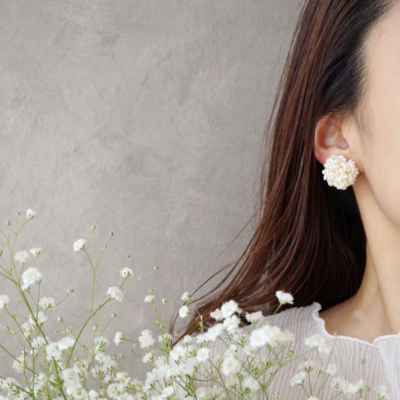 Freshwater pearl coral earrings - 耳环/耳夹 - 珍珠 白色