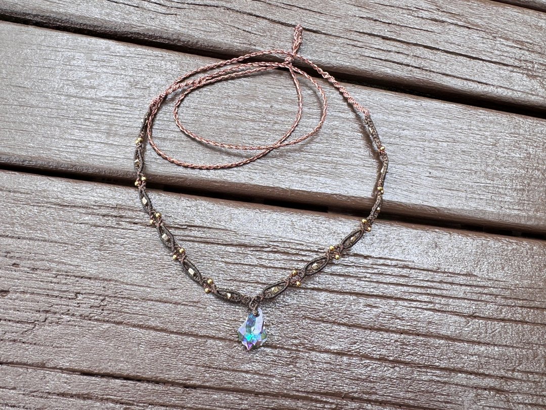 230901 Macrame Swarovski 编织 颈链 - 项链 - 半宝石 咖啡色
