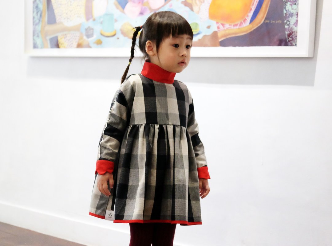 小领格纹连袖洋装 || 童装 / 羊棉 / 限量手作 - 童装礼服/连衣裙 - 其他人造纤维 灰色