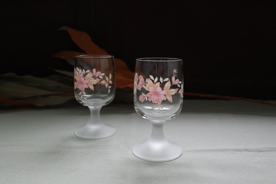 喷砂高脚酒杯-花颜 (餐具/旧物/老件/玻璃/图花/雾/小酒杯) - 酒杯/酒器 - 玻璃 粉红色