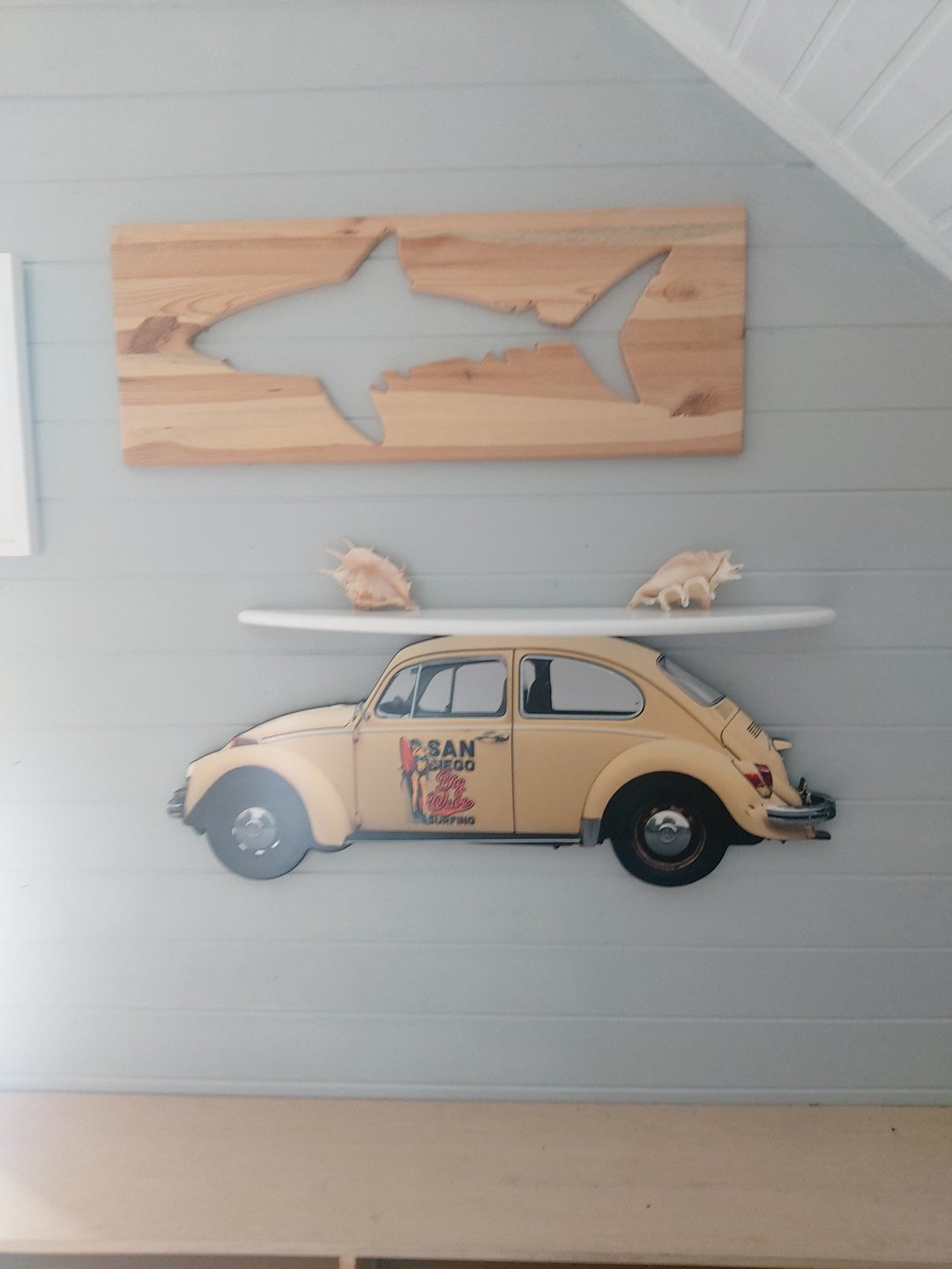 Surfboard Wall Shelf, Beetle, display shelf, hanging shelf, wall shelves - 墙贴/壁贴 - 木头 多色