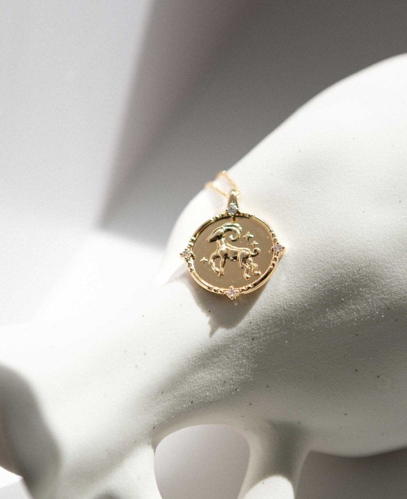 白羊座金徽章吊坠项链 | Sachelle Collective - 项链 - 贵金属 金色