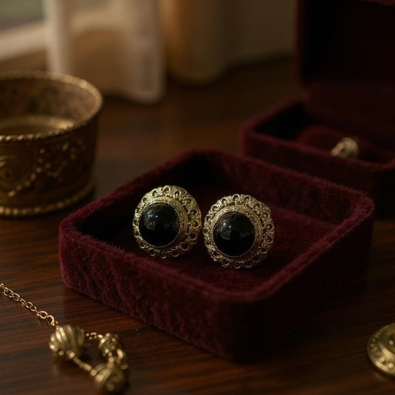 【罗氏兜兰】复古维多利亚雕花镂空花独特低调古典系耳环 - 耳环/耳夹 - 铜/黄铜 黑色