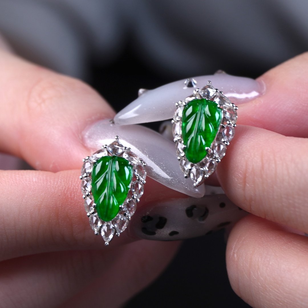 冰种帝王绿翡翠叶子耳钉 18K 金钻石 | 天然缅甸玉翡翠 A 货 | 送礼 - 耳环/耳夹 - 玉石 绿色