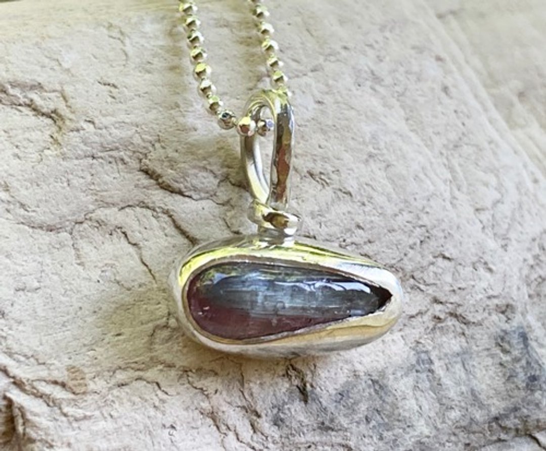 Natural pink tourmaline + gray tourmaline ◇ 2 tone tourmaline ◇ reversible silver pendant - 项链 - 宝石 
