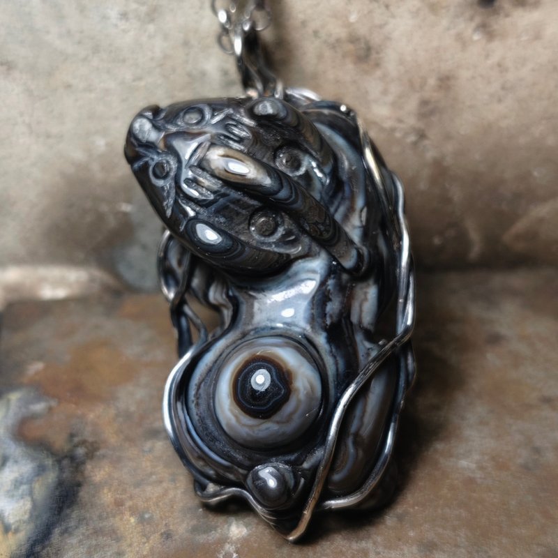 带眼玛瑙貔貅/吊墬 - 项链 - 宝石 金色