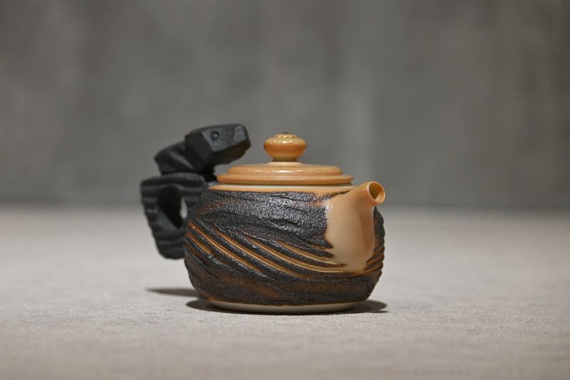 | 135cc | 蛇年意象 纯瓷手工壶 柴烧造型正把壶 柴烧壶 茶壶 - 茶具/茶杯 - 瓷 