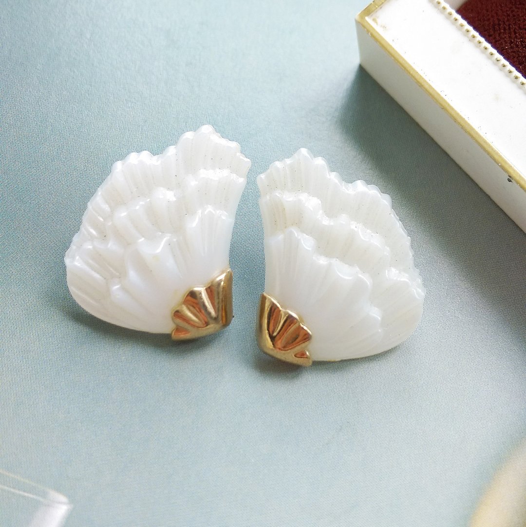 Vintage Jewelry 西洋古董饰品 AVON 对称 立体贝壳 针式耳环 - 耳环/耳夹 - 其他金属 金色