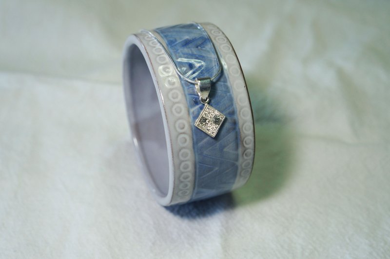 雕金坠子 手工雕刻 纯银 - 项链 - 纯银 银色