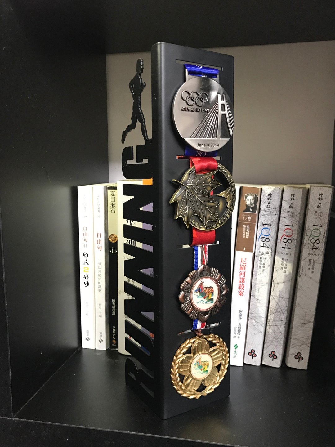 桌上型L型奖牌架 奖牌陈列座悬挂架 买完路跑慢跑鞋运动裤也看这 - 摆饰 - 其他金属 黑色