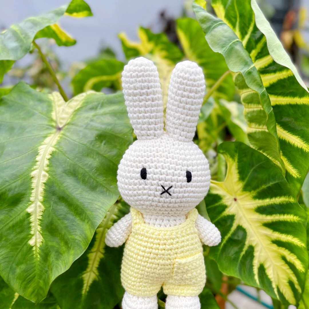 荷兰 Just Dutch | Miffy 米飞兔 编织娃娃和她的浅黄吊带裤 - 玩偶/公仔 - 棉 黄色
