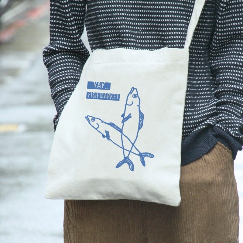 鱼市 手工印刷托特袋 手提肩背两用 - 侧背包/斜挎包 - 棉．麻 蓝色