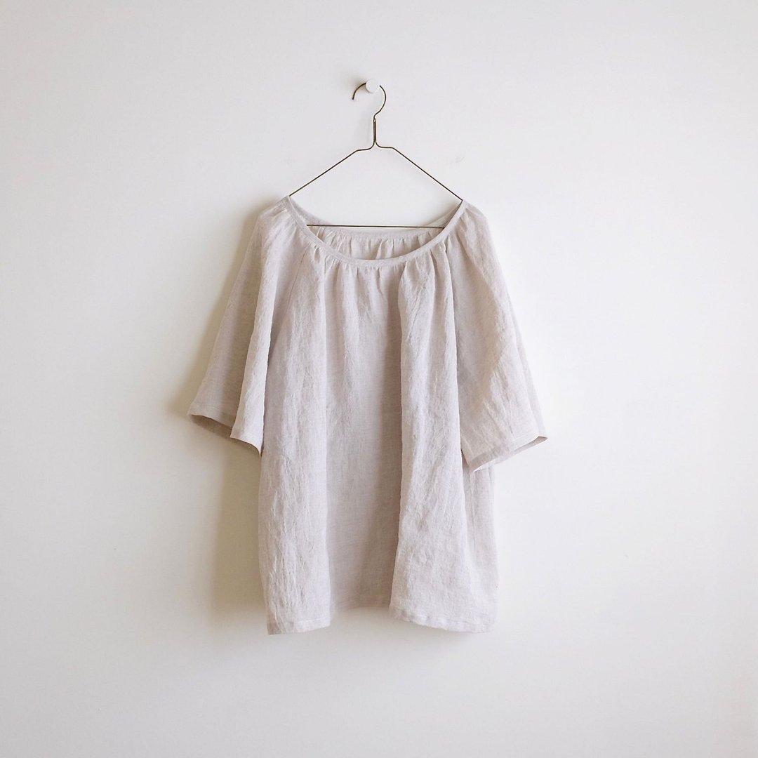 日常手作服 浅亚麻色荷叶宽袖抓皱罩衫 水洗亚麻 - 女装上衣 - 棉．麻 白色