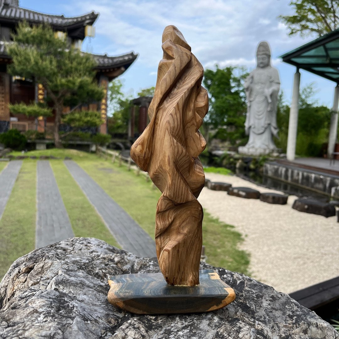 雕刻件　孤缅者　巴拉圭绿檀底座 - 摆饰 - 木头 橘色