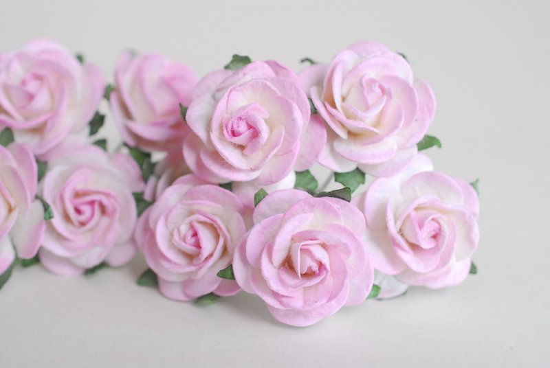 Paper flowers, centerpieces, 50 pieces size 2.5 cm., pink brush white color. - 其他 - 纸 粉红色
