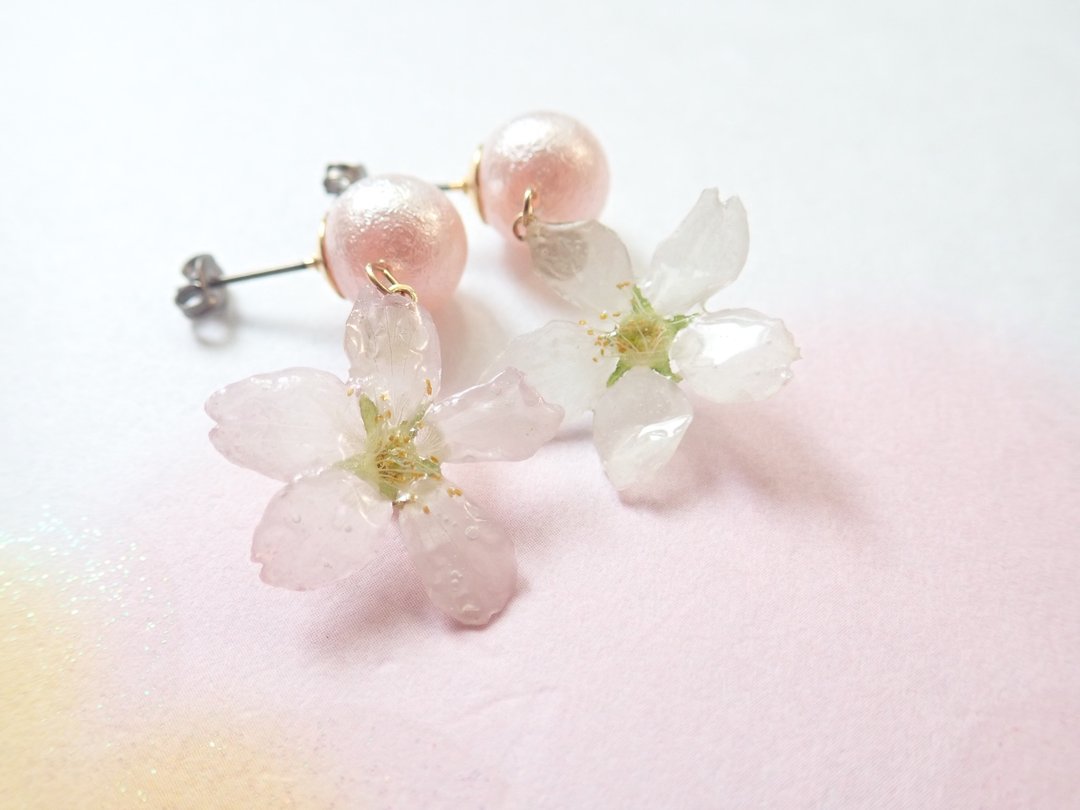 Keio Sakura ✕ Air Pearl Yurayura Pink Earrings - 耳环/耳夹 - 植物．花 粉红色