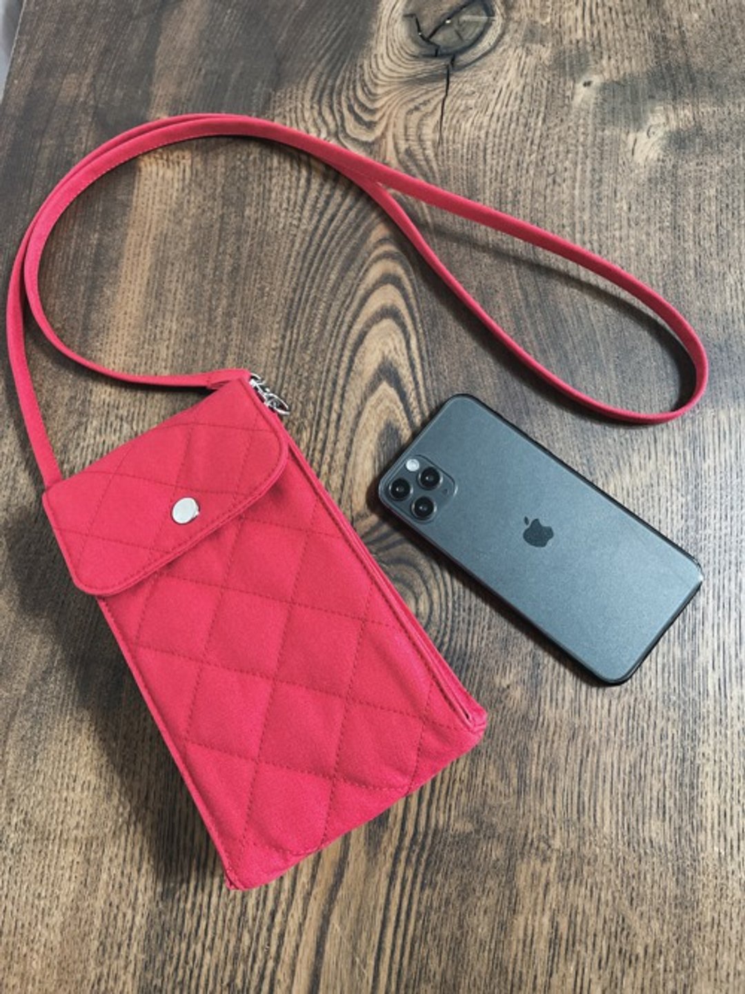 Kurashiki Canvas Quilted Smartphone Pochette Mini Shoulder Bag Smartphone Shoulder Red - 侧背包/斜挎包 - 棉 