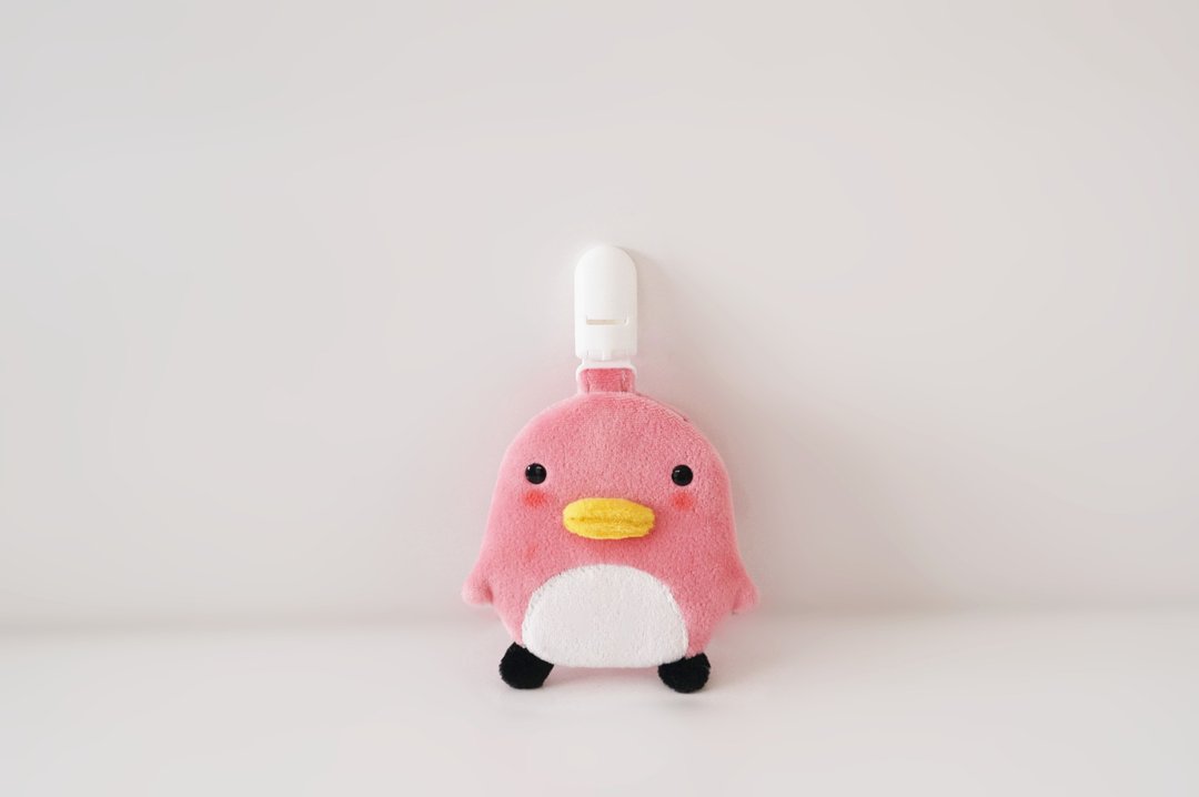 Bucute粉红企鹅护身符.御守套/宝宝专用/手工制作/弥月礼物 - 满月礼盒 - 聚酯纤维 粉红色