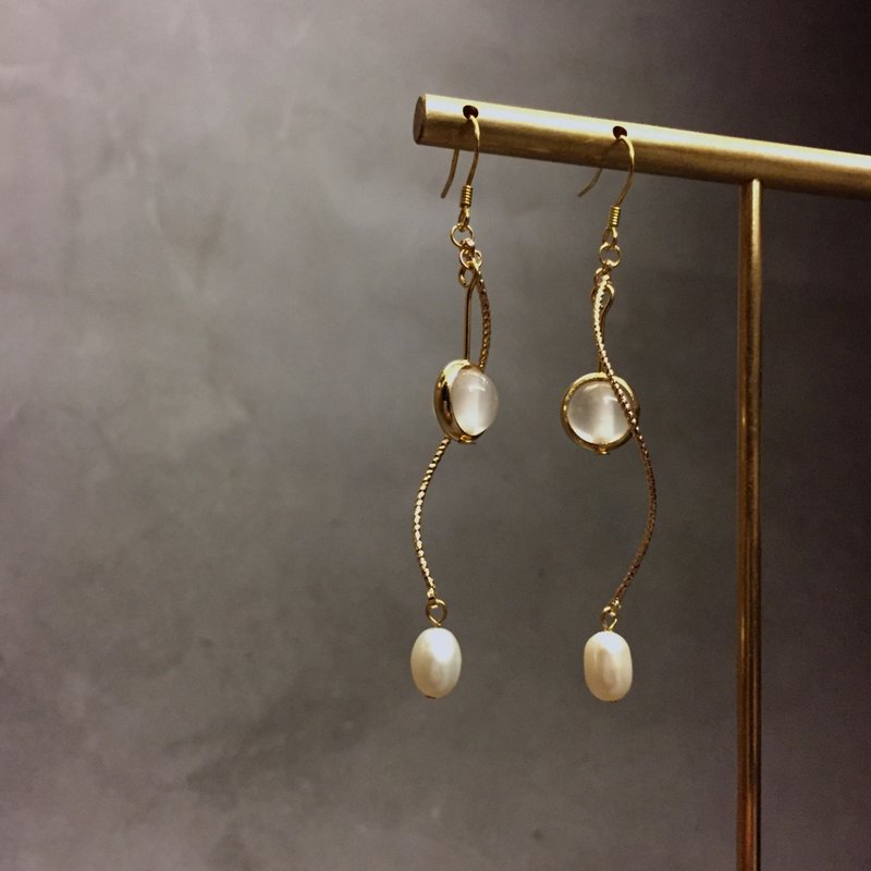 订制款 14KGF 14K包金猫眼石螺旋淡水珍珠耳环 夹式耳环 - 耳环/耳夹 - 珍珠 金色