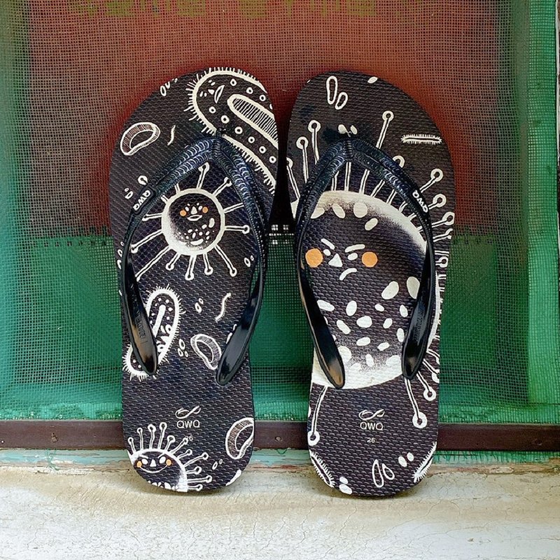 男生文创手绘风夹脚拖鞋 柔软防滑人字拖鞋 普普系列 -踩爆细菌- - 拖鞋 - 橡胶 多色