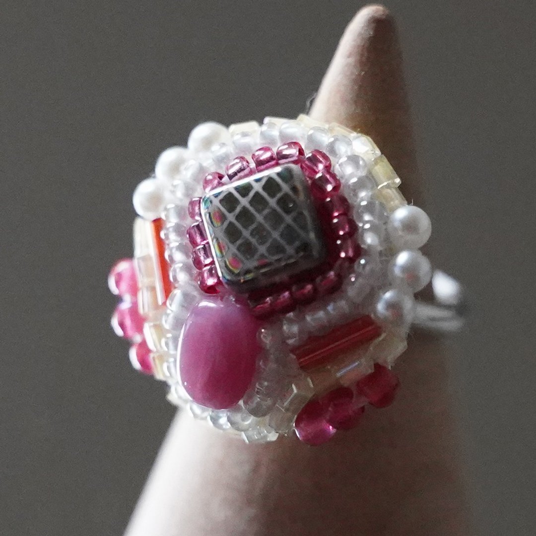 Talkative Ring 73 Free Size Bead Embroidery Ring Pink Square Multicolor - 戒指 - 塑料 多色