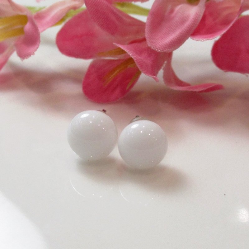 ×| 基本百搭款 |× 时尚灰阶素面耳环 -纯净白 - 耳环/耳夹 - 玻璃 白色