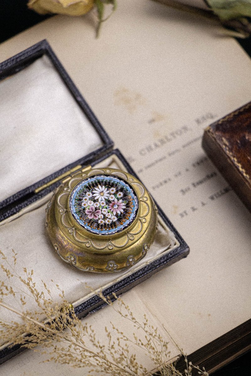 意大利佛罗伦斯百年古董微镶马赛克传统工艺 白粉花丛 黄铜小药盒 - 摆饰 - 玻璃 多色