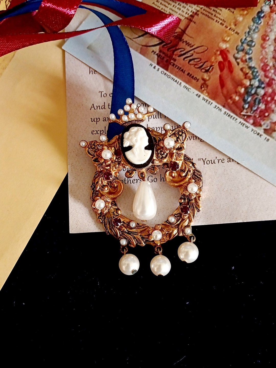 Avintage jewelry  维多利亚浮雕女神多垂坠仿珠   别针 胸针 - 胸针 - 其他金属 
