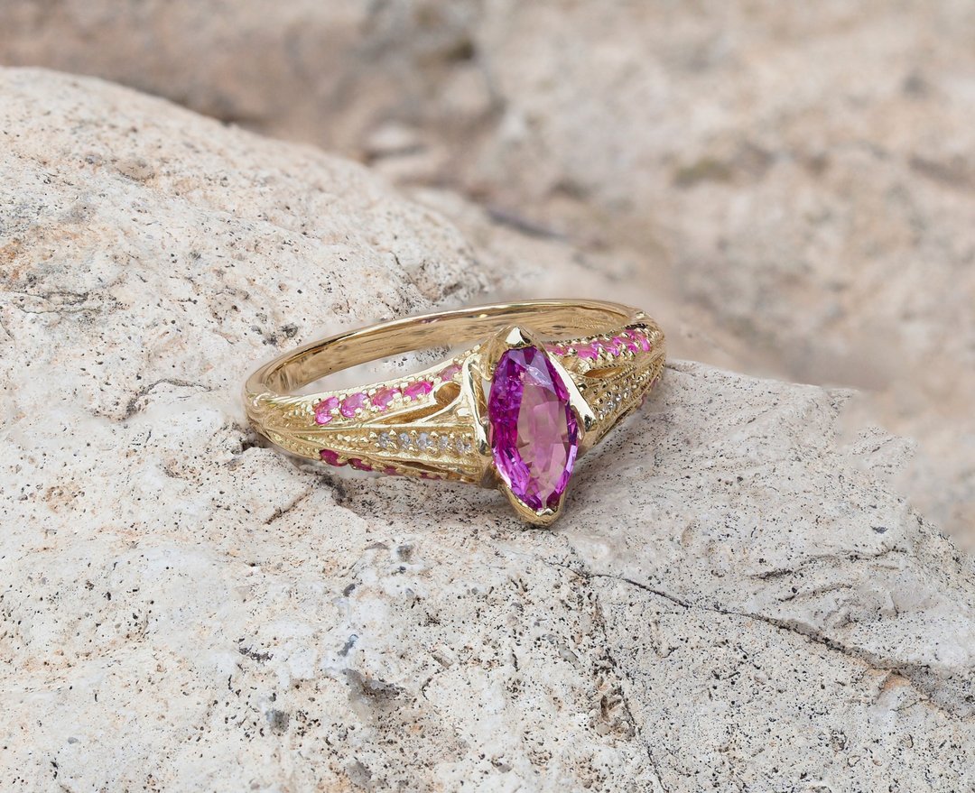 14k gold ring with marquise cut sapphire side diamond and sapphires - 戒指 - 贵金属 金色