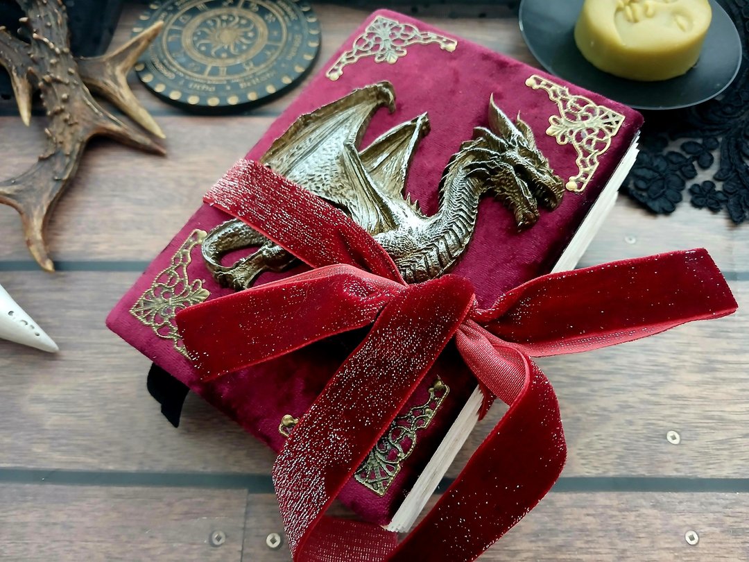 厚实红龙魔法书 空白魔法日记 15x10 厘米 - 笔记本/手帐 - 纸 红色