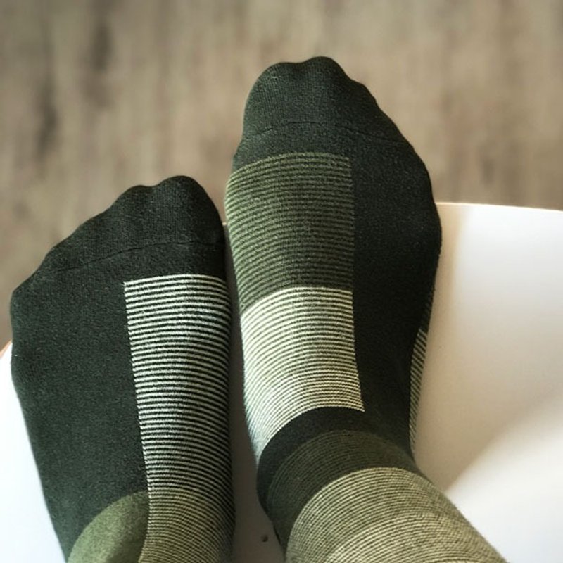 socks_olivetree/ irregular / socks / stripes - 袜子 - 棉．麻 绿色