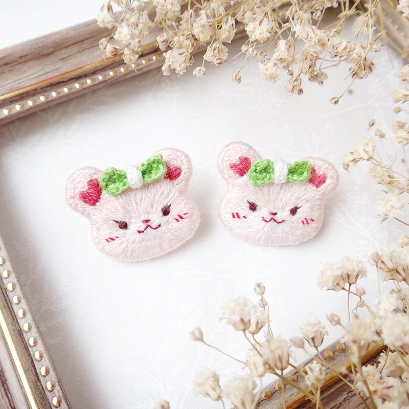 刺绣别针/4月生日熊/樱花/安全别针 - 徽章/别针 - 棉．麻 粉红色