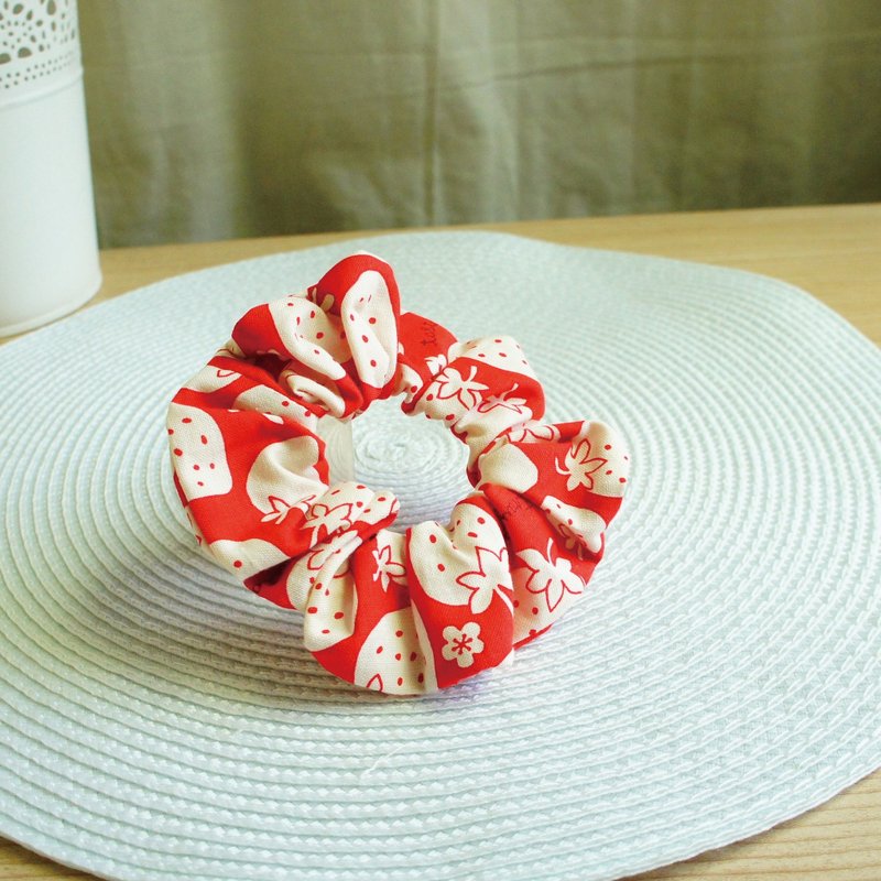 Lovely日本布【草莓发束、红】大肠圈 - 发饰 - 棉．麻 红色