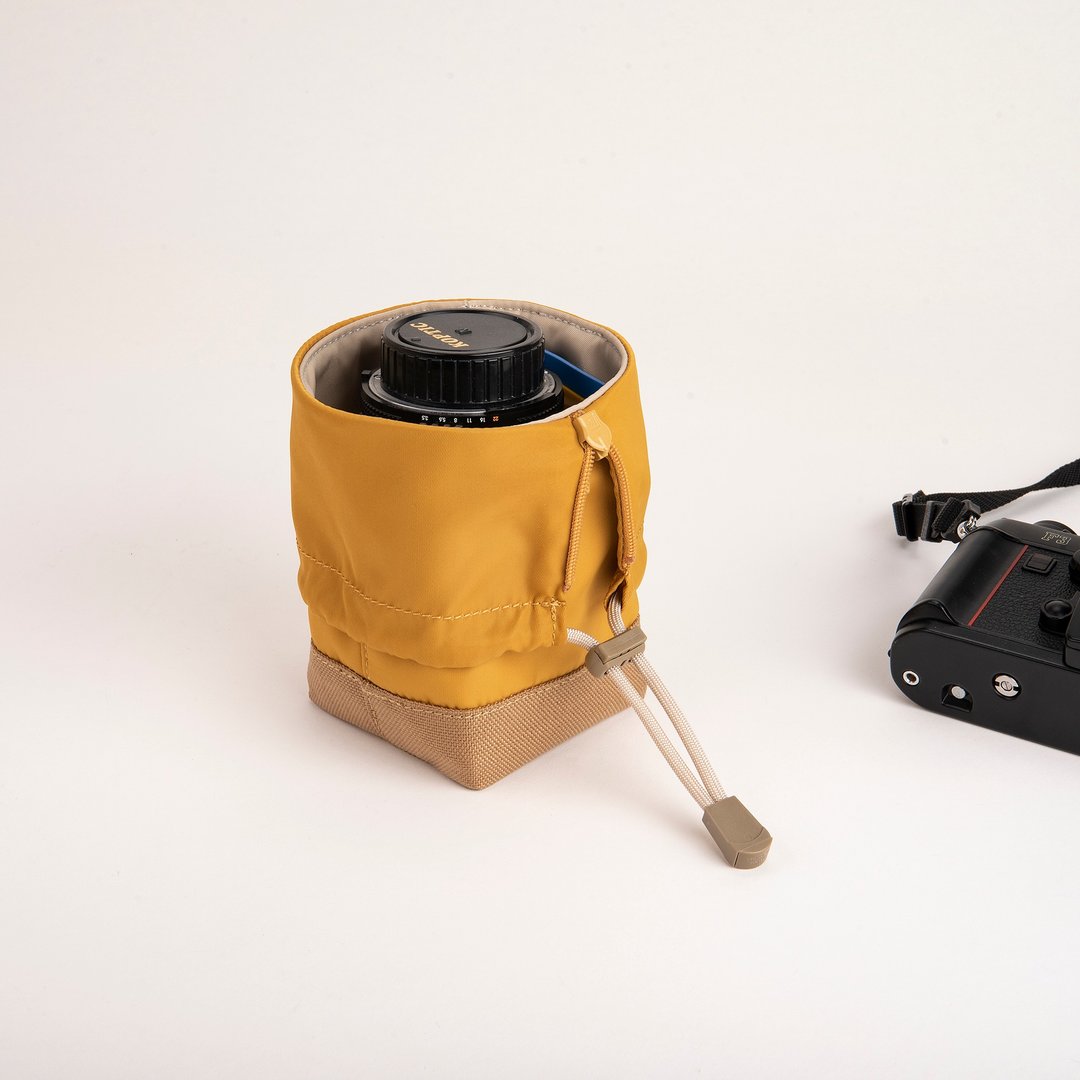 Bucket+ 大容量多隔层抽绳收纳包 束口笔袋 - 芥末黄 - 铅笔盒/笔袋 - 尼龙 