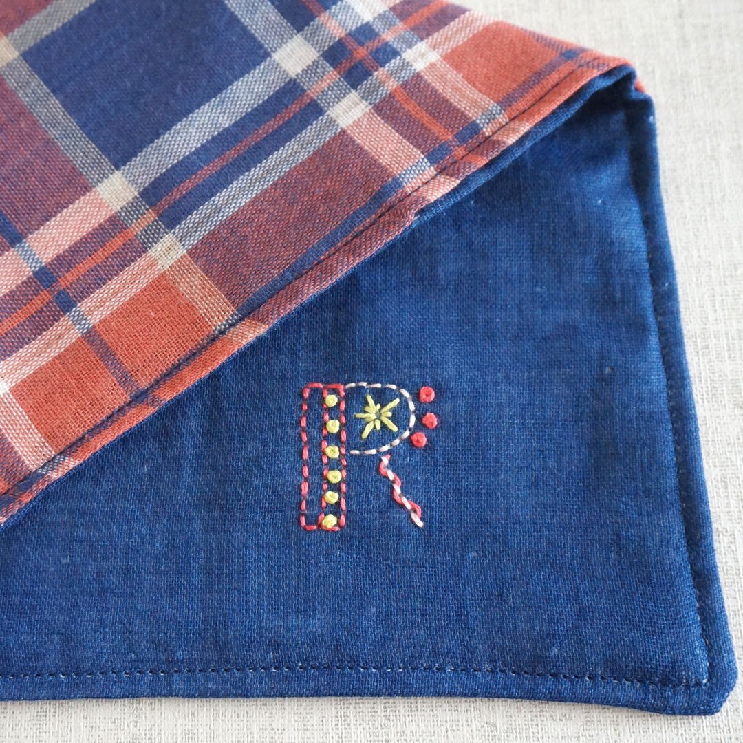 Hand embroidered quadruple gauze handkerchief  "initial/R"[order-receiving production] - 其他 - 绣线 蓝色