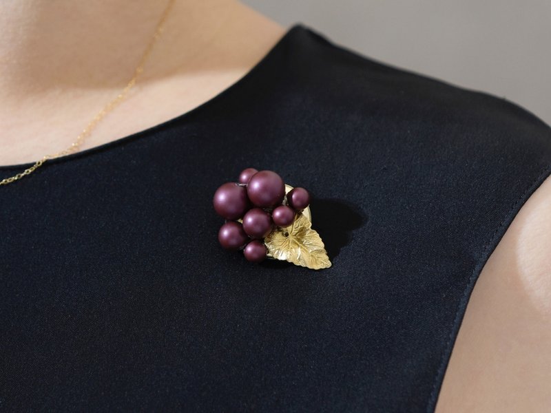 【 胸针 】 复古黄铜 附叶片 花朵 果实・紫色 - 胸针 - 铜/黄铜 紫色