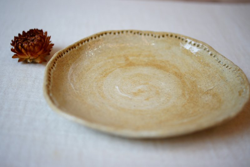 手捏粉引小碟  Ø 12cm 点心盘 咖啡盘 酱料碟 渍物碟 碟子 - 浅碟/小碟子 - 陶 咖啡色