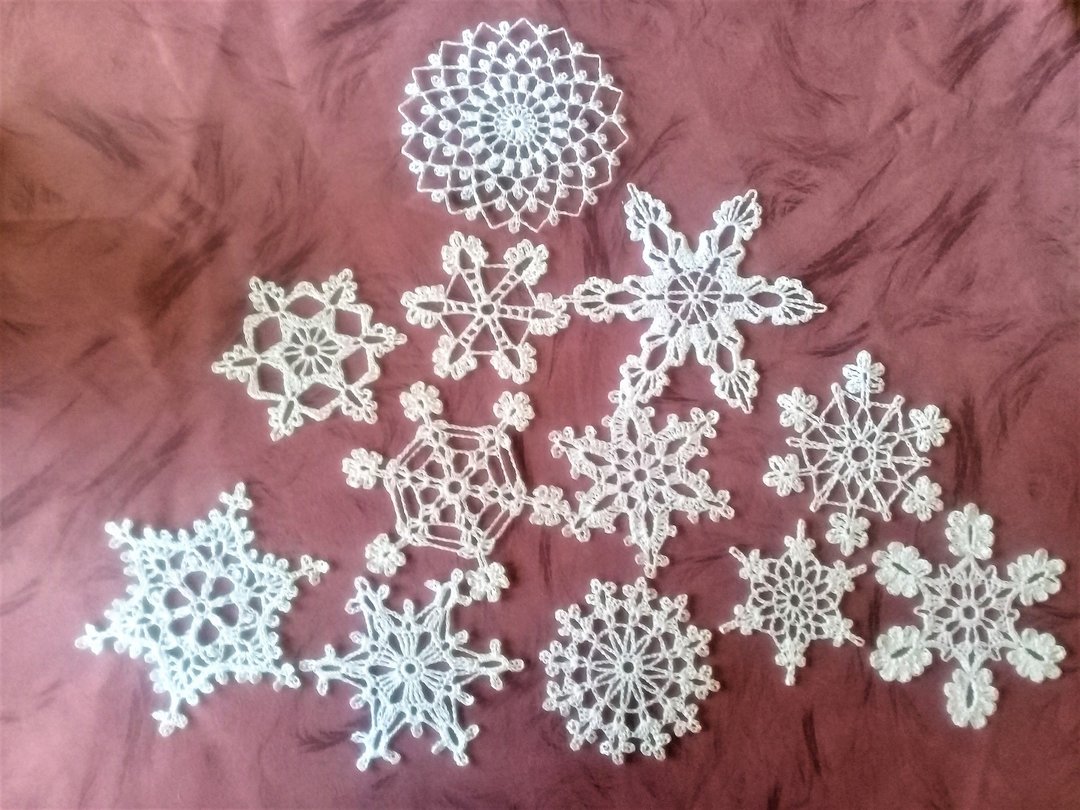 Knitted snowflake set 12 pieces Wall decor Holiday decor - 墙贴/壁贴 - 棉．麻 白色