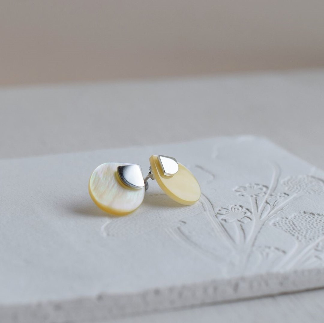 Shape-Drop MOP &amp; Silver 2way earrings - 耳环/耳夹 - 珍珠 银色