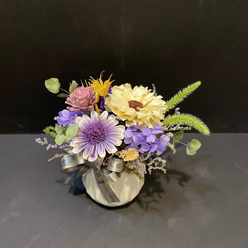 人气甜蜜款 干燥桌花礼 自用布置空间或送礼心意皆适宜。 - 干燥花/捧花 - 植物．花 