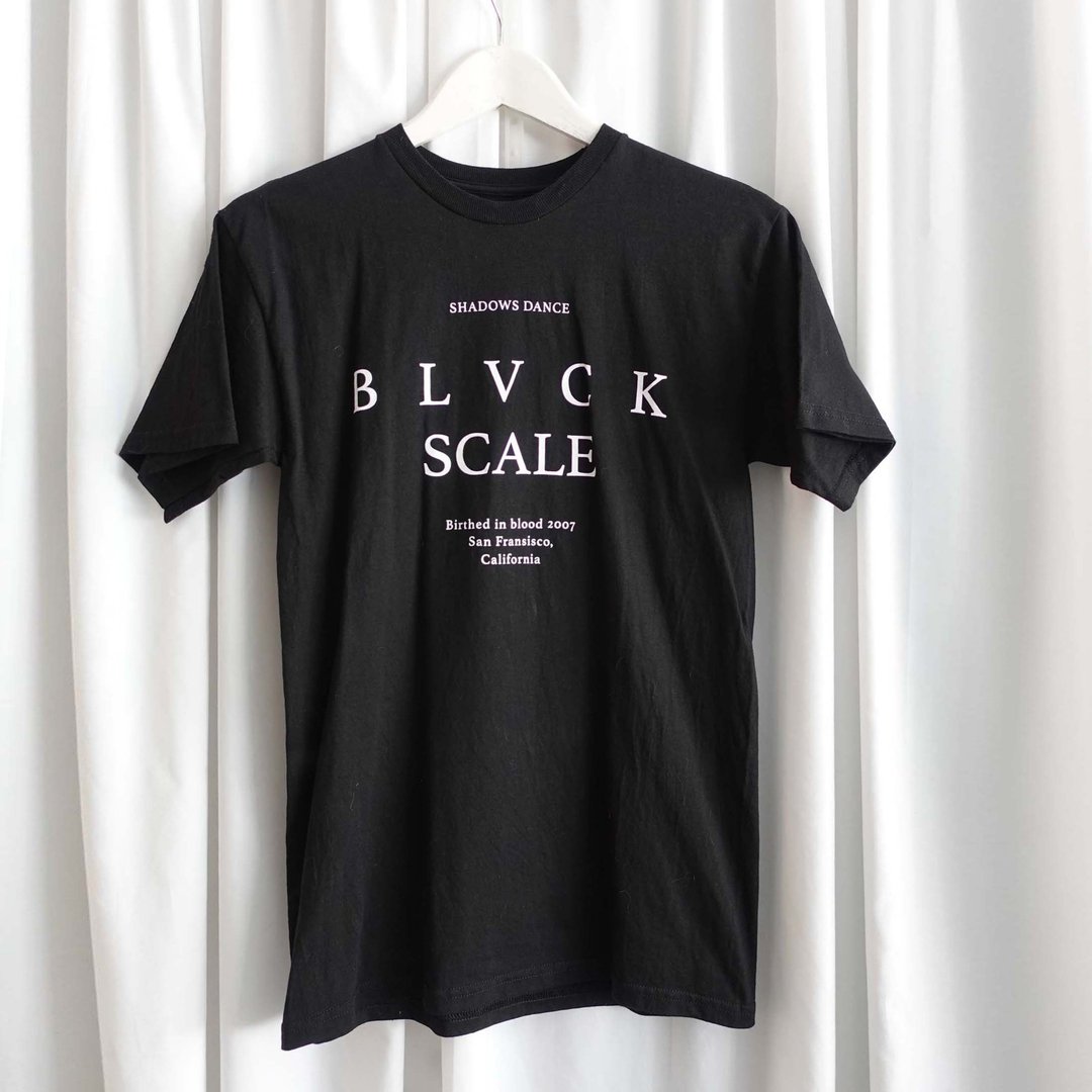 美国潮牌Black Scale 黑色印花TEE 美国制造 特色简约黑色TEE - 男装上衣/T 恤 - 棉 黑色