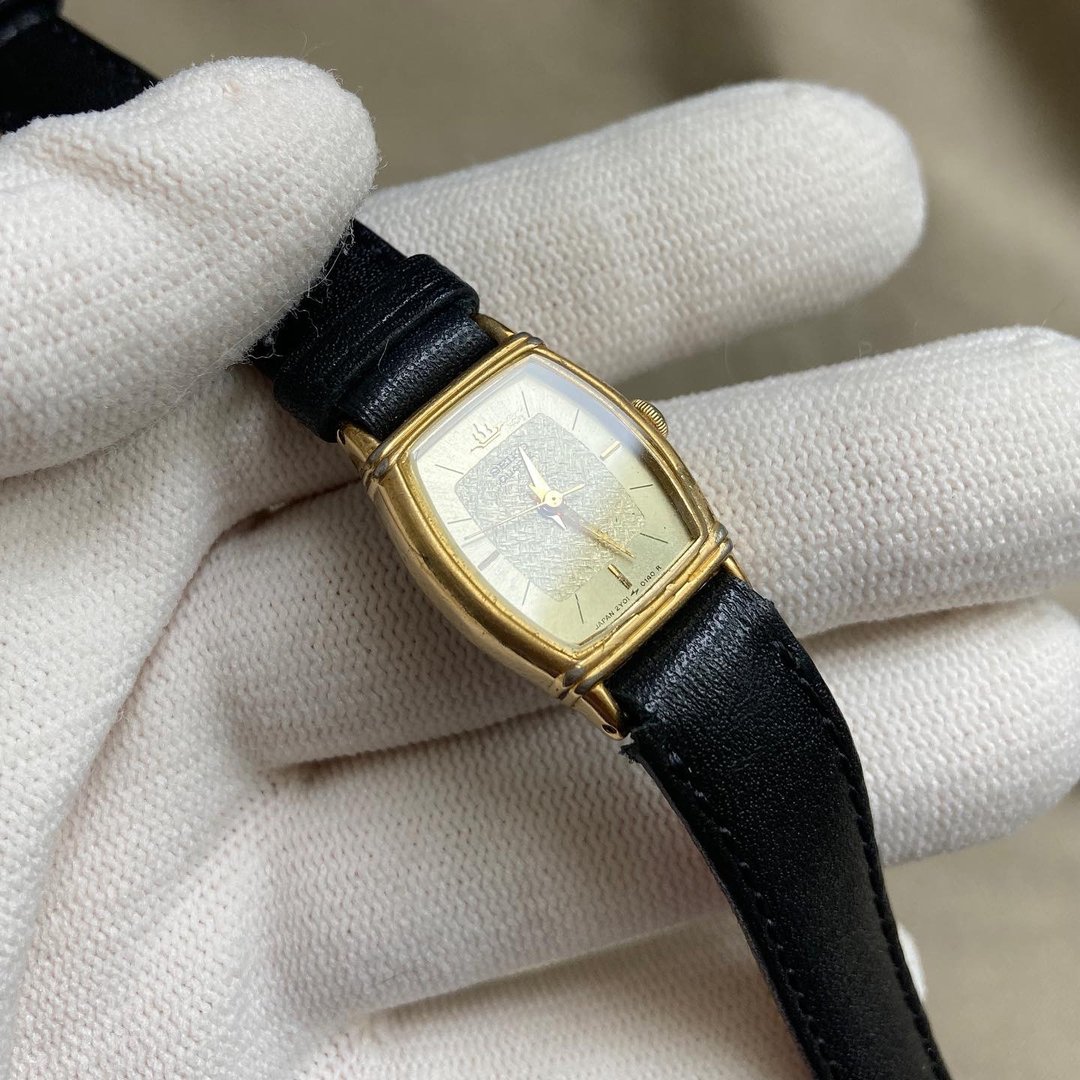 SEIKO 金色酒桶形表壳 双质地表盘 古董表 - 女表 - 其他金属 金色