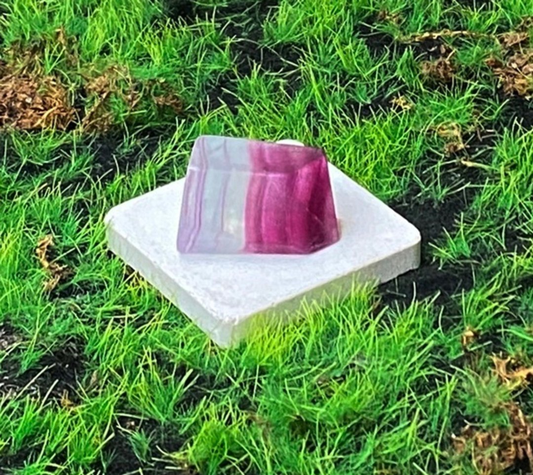 能量水晶-天然能量浪漫渐层萤石 增智慧 屏除杂乱思绪  入厝礼物 - 摆饰 - 水晶 多色
