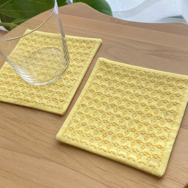 Sashiko 杯垫 2 件套，格子黄色，手工，刺绣，方形，礼物，生日，厨房用品，咖啡厅，日本，棉质 - 杯垫 - 棉．麻 黄色