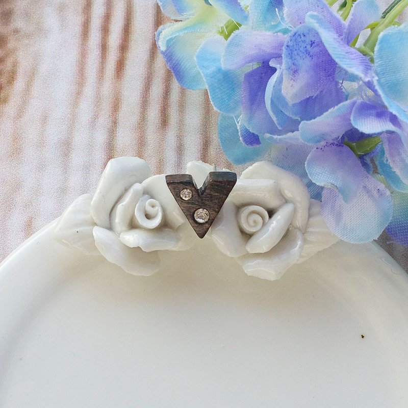 原木手工耳环 图案 V 纯银耳针 单只 礼物订制 - 耳环/耳夹 - 木头 咖啡色