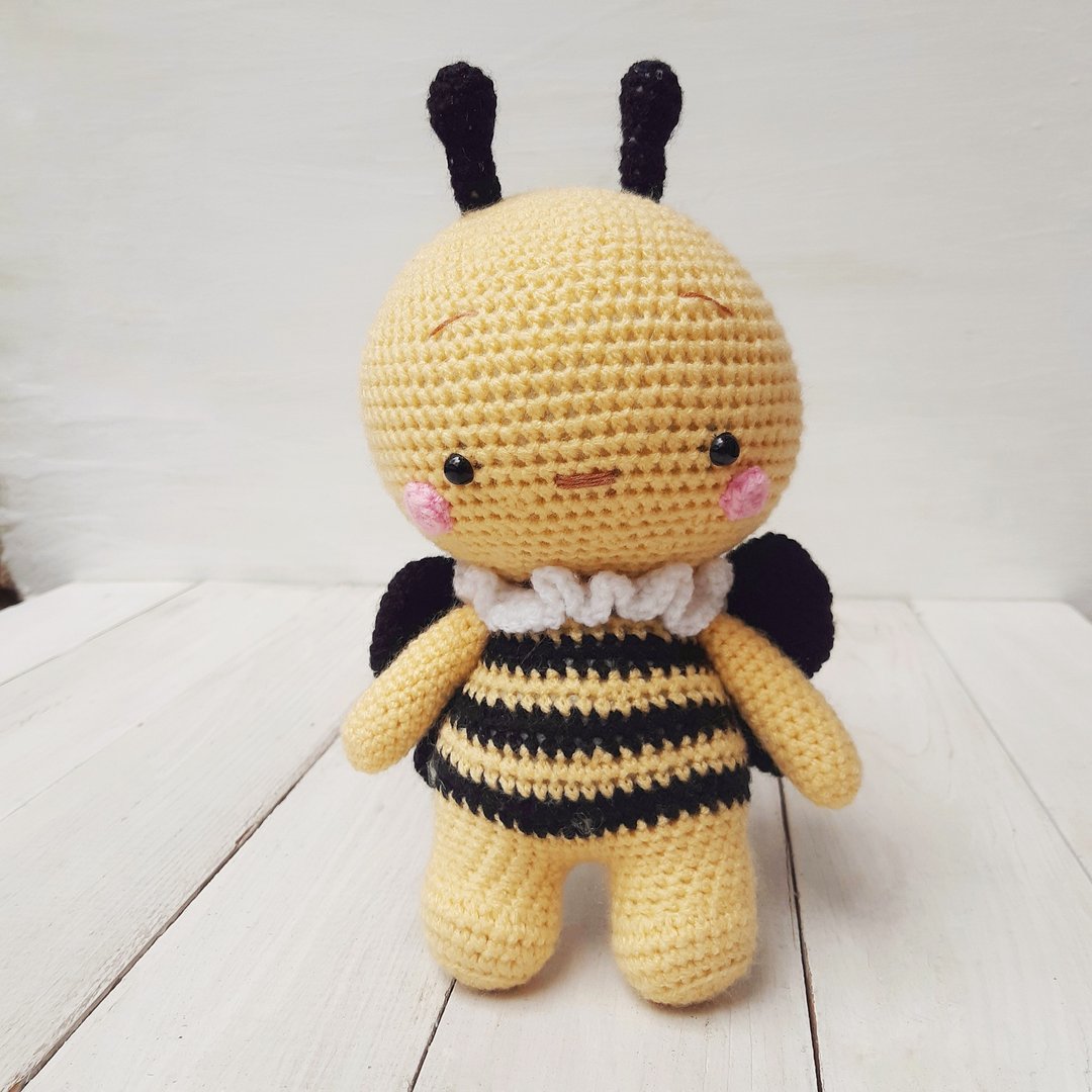 Hand Crochet Bee Yellow Stuffed Animal Toys Doll Soft Handmade Amigurumi - 玩具/玩偶 - 压克力 黄色