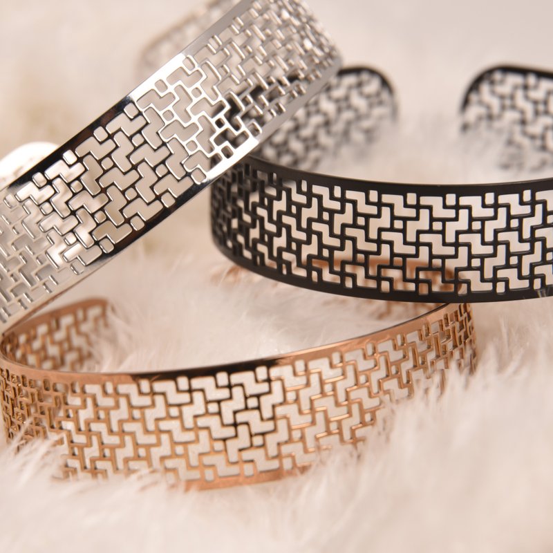 薄钢C型手环- 万寿无疆 宽版 (银/玫瑰金/雾黑) 雷射切割轻薄弹润 - 手链/手环 - 其他金属 银色